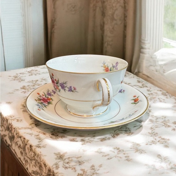 Vintage Mikuni Japan Fine China Dresden Teacup & Saucer Set - Picture 4 of 12